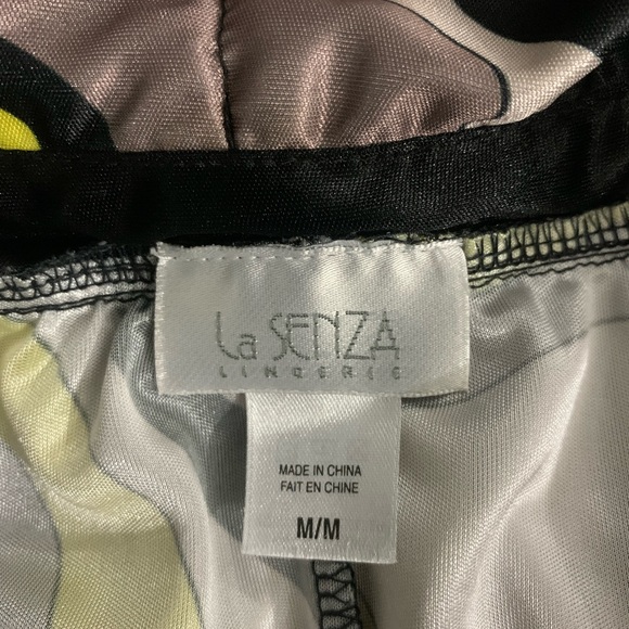 Looking to sexy it up a bit?Check out this La senza 💎 - Picture 2 of 2